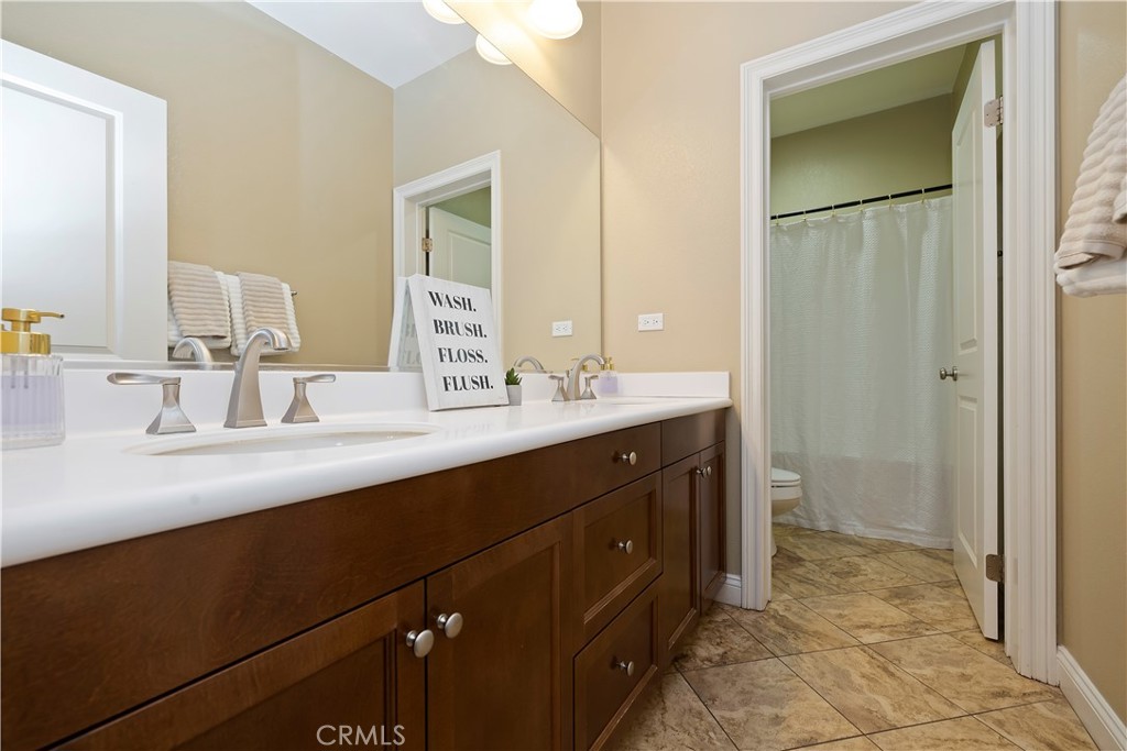 MLS #OC25180600 image #31