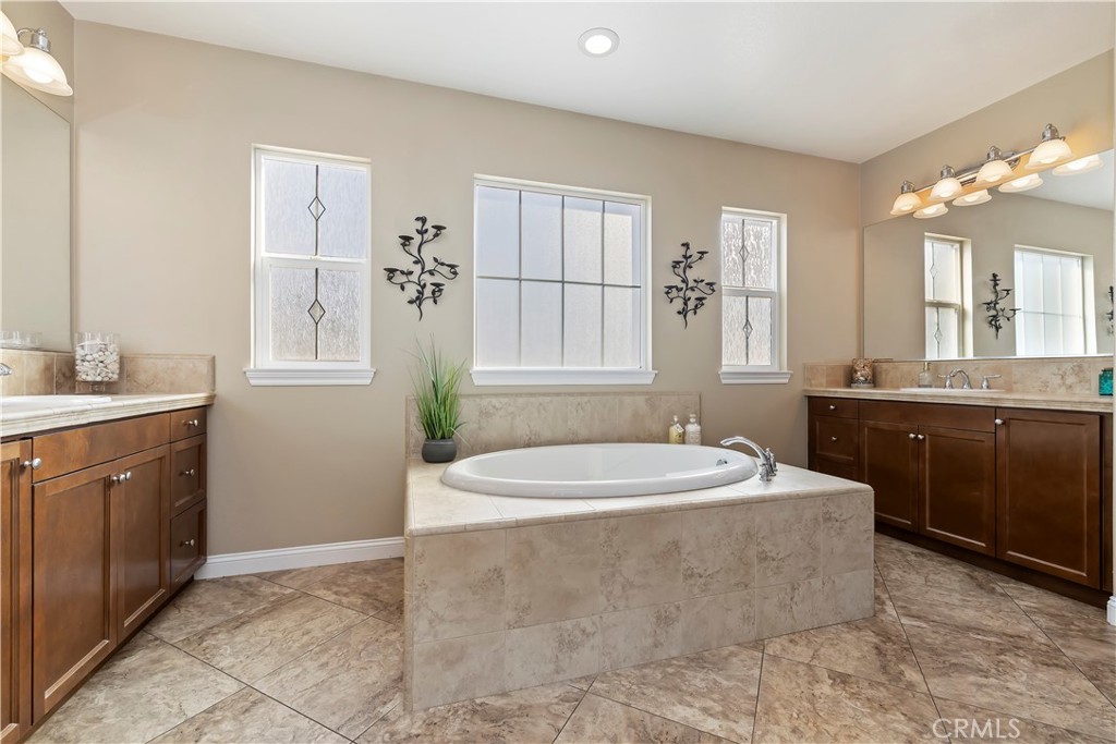 MLS #OC25180600 image #38