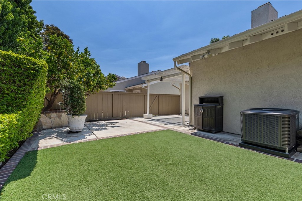 MLS #OC25180726 image #24