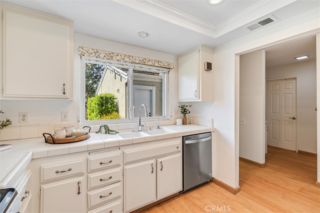 MLS #OC25180726 image #8