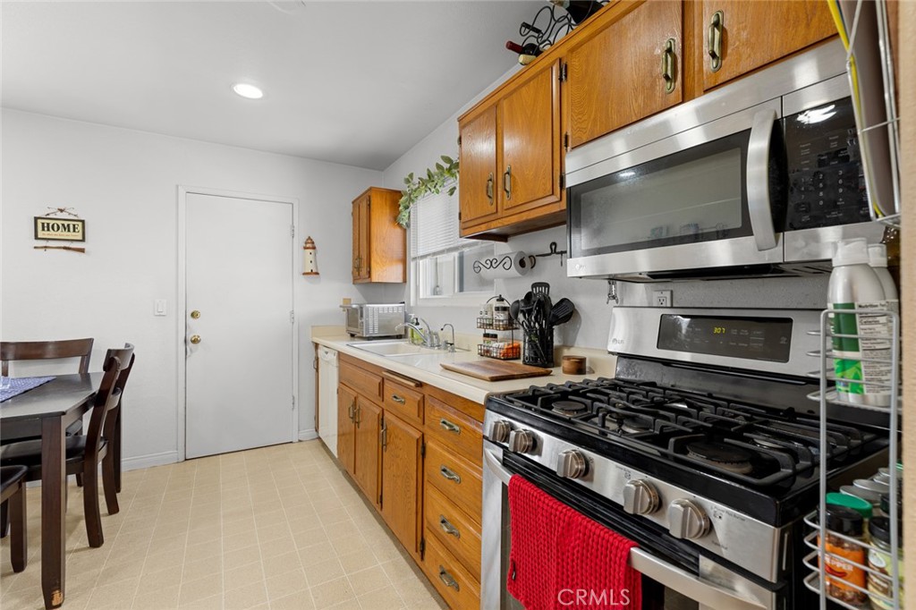 MLS #OC25180739 image #3