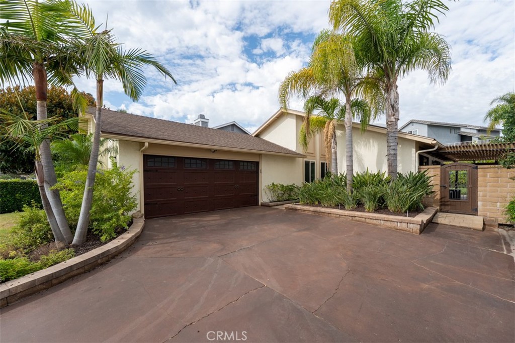 MLS #OC25181044 image #1