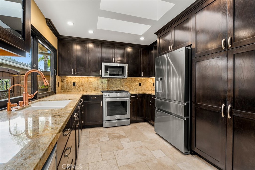 MLS #OC25181044 image #10