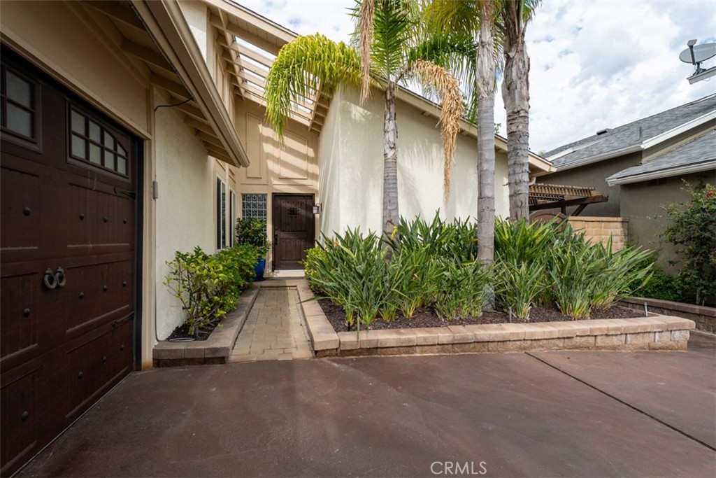 MLS #OC25181044 image #2