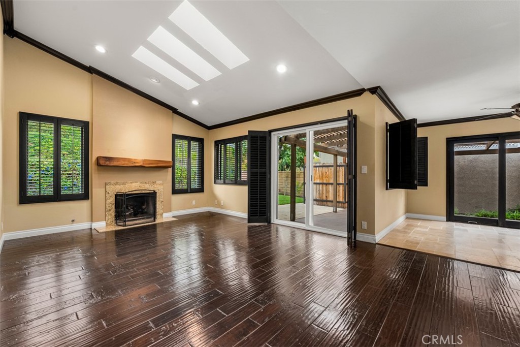 MLS #OC25181044 image #4