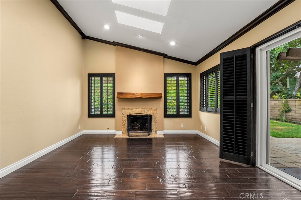 MLS #OC25181044 image #5