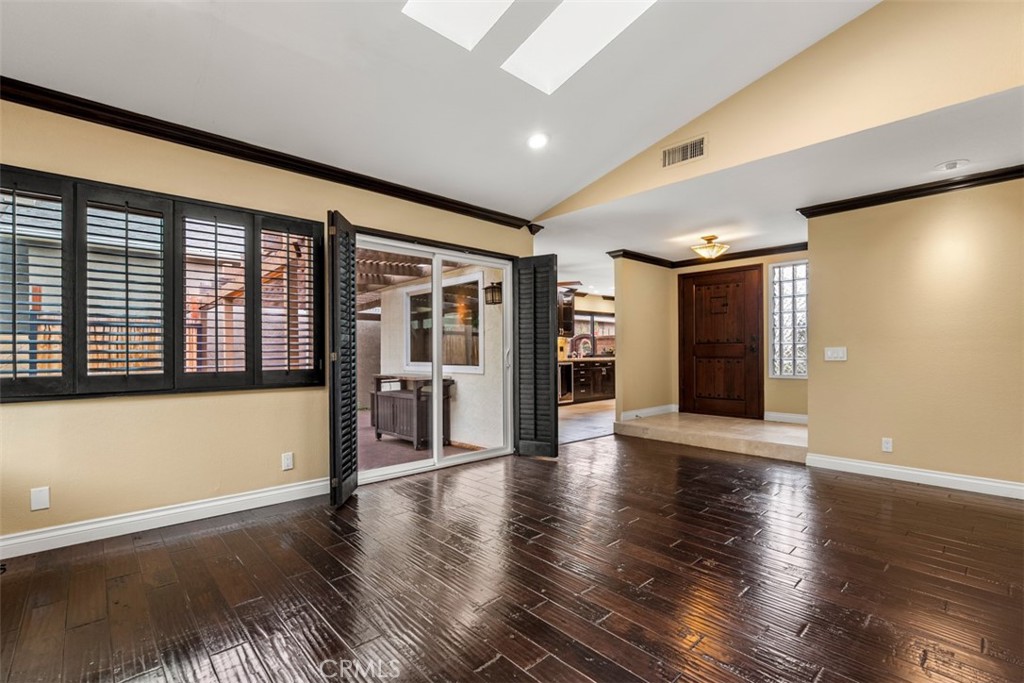 MLS #OC25181044 image #6