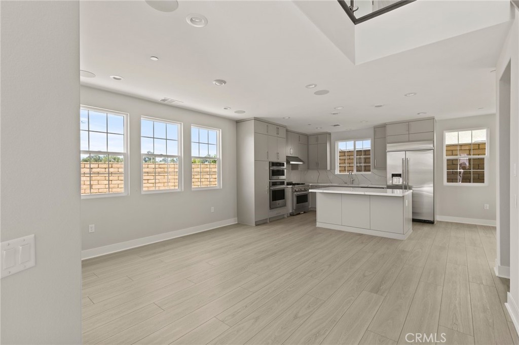 MLS #OC25181231 image #1