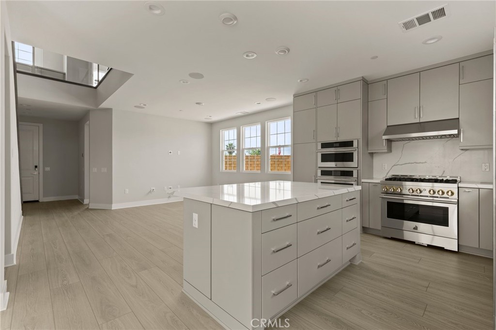 MLS #OC25181231 image #5