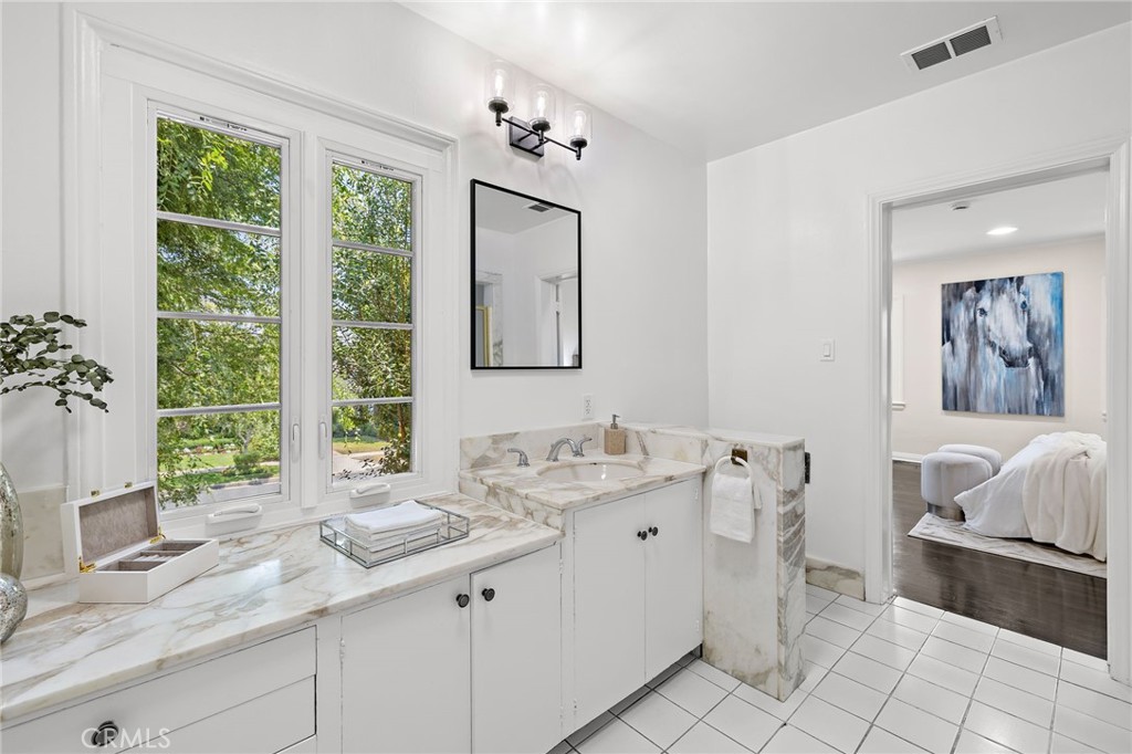 MLS #OC25181279 image #37