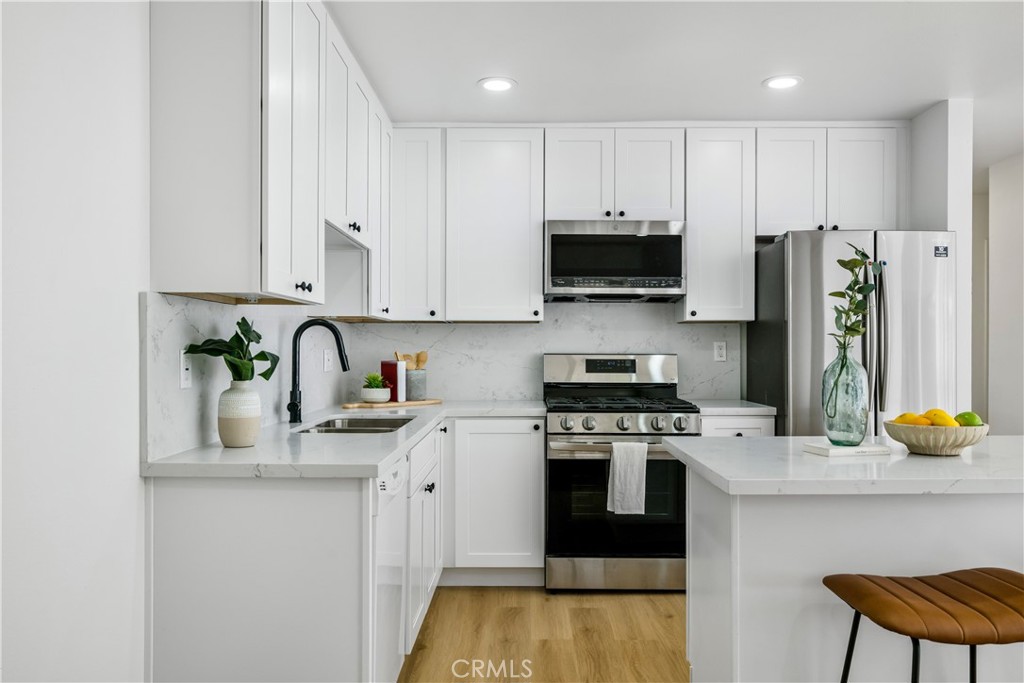 MLS #OC25181296 image #1