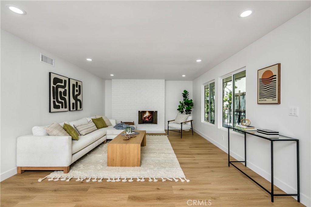 MLS #OC25181296 image #3