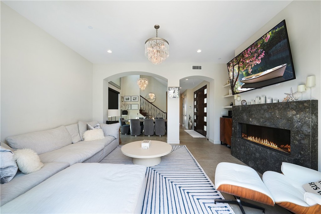 MLS #OC25181308 image #14