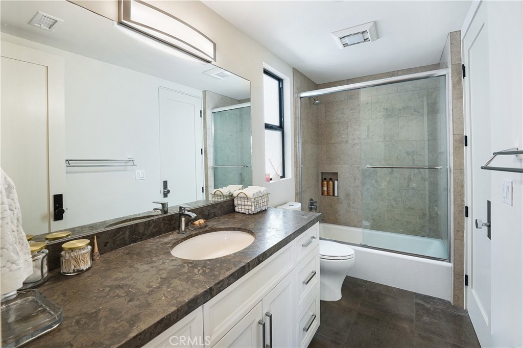 MLS #OC25181308 image #35