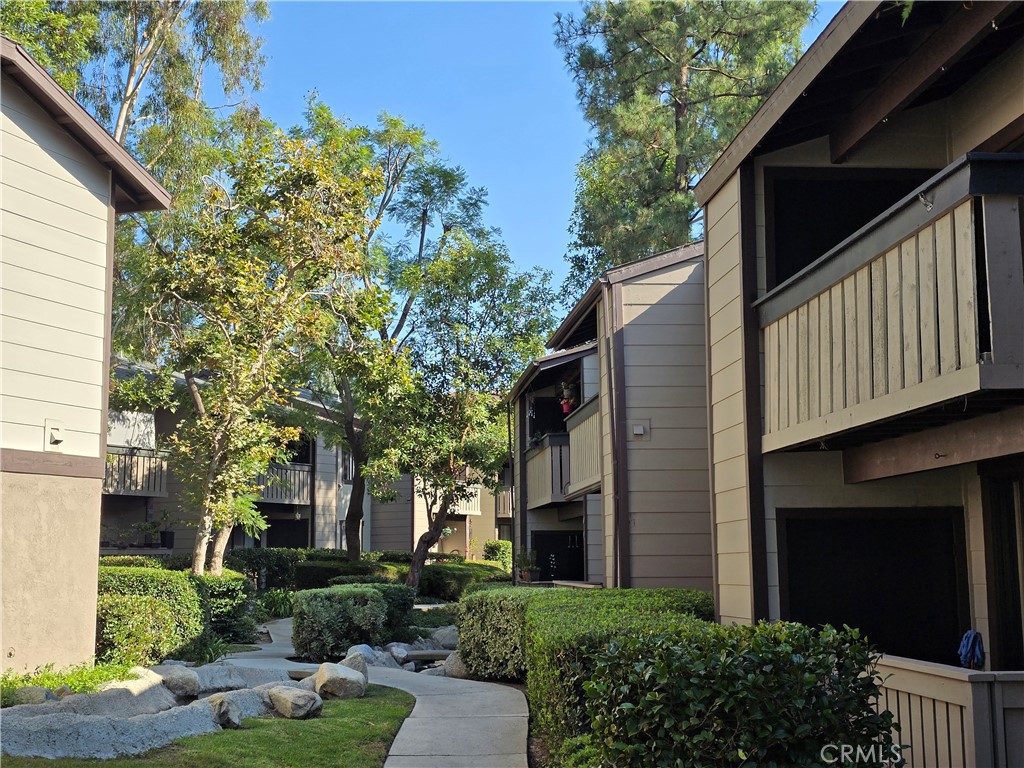 MLS #OC25181313 image #1