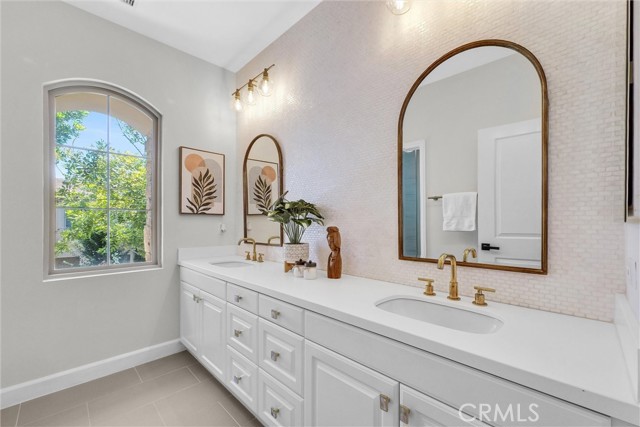 MLS #OC25181336 image #25