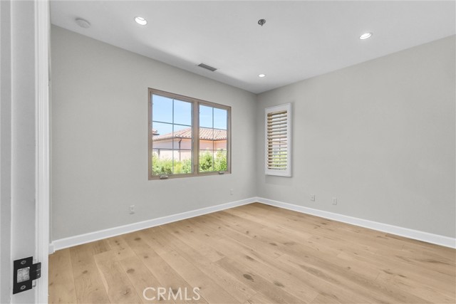 MLS #OC25181336 image #29