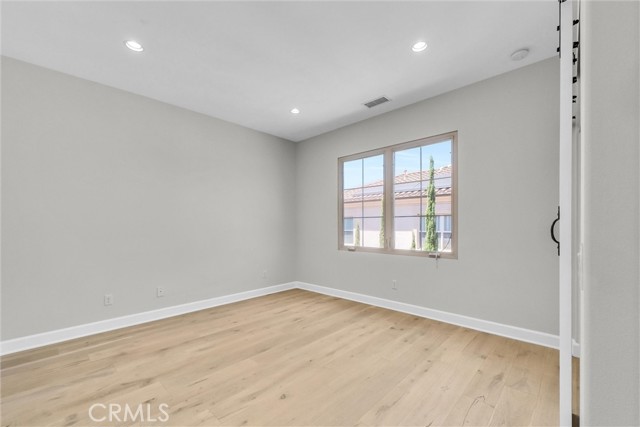 MLS #OC25181336 image #31