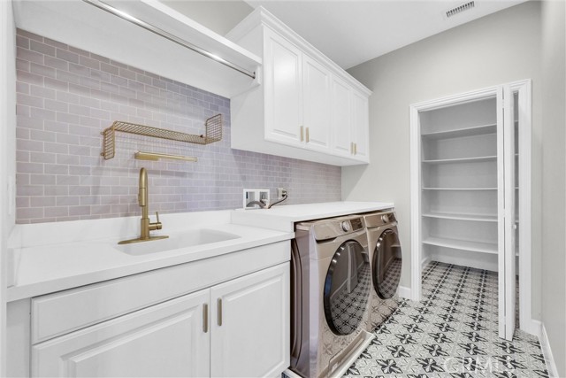 MLS #OC25181336 image #33