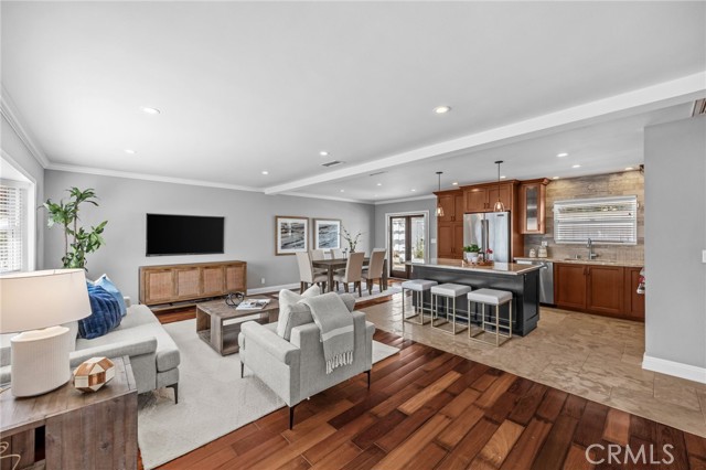 MLS #OC25181358 image #0