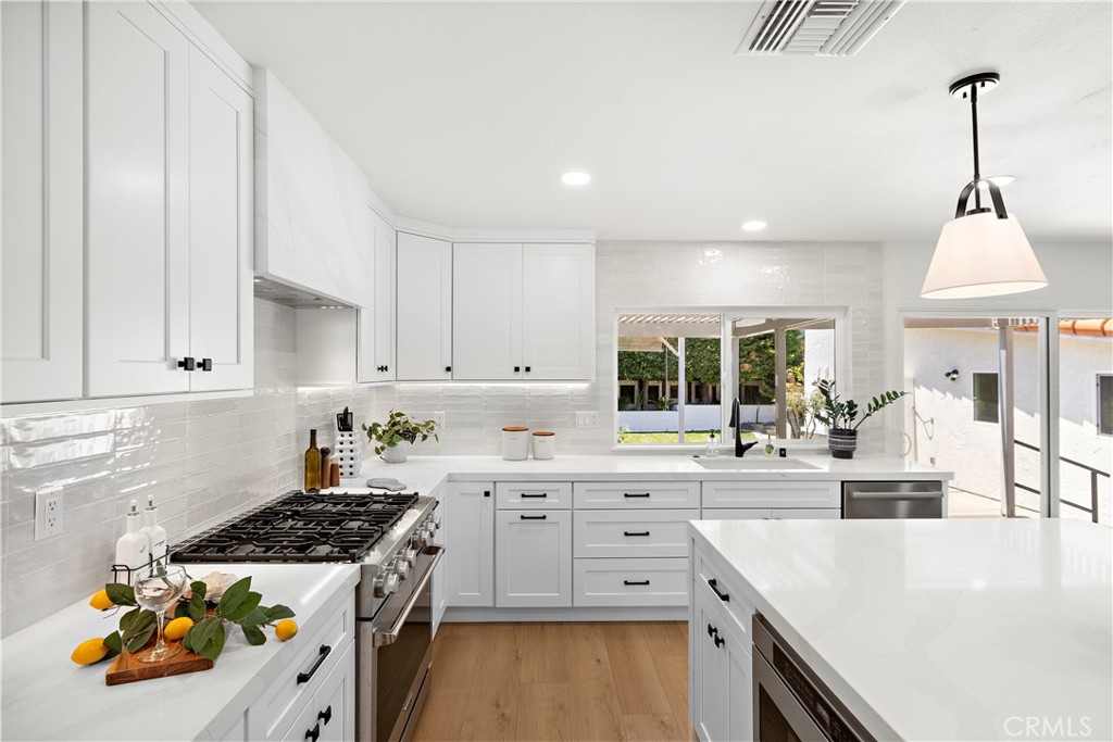 MLS #OC25181402 image #15