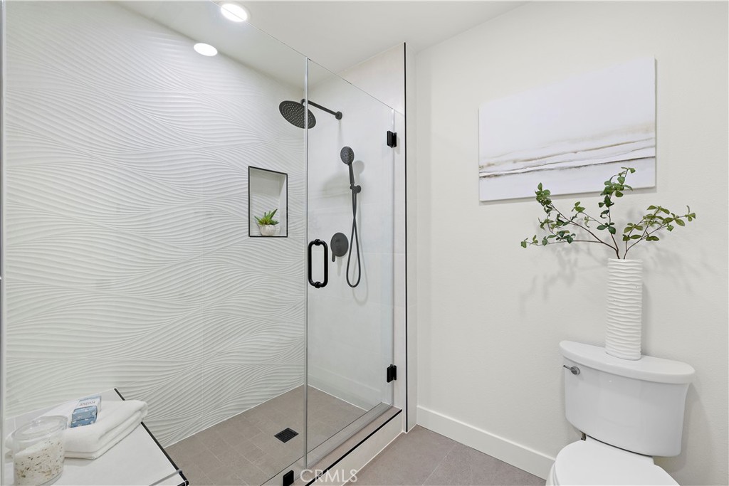 MLS #OC25181402 image #24