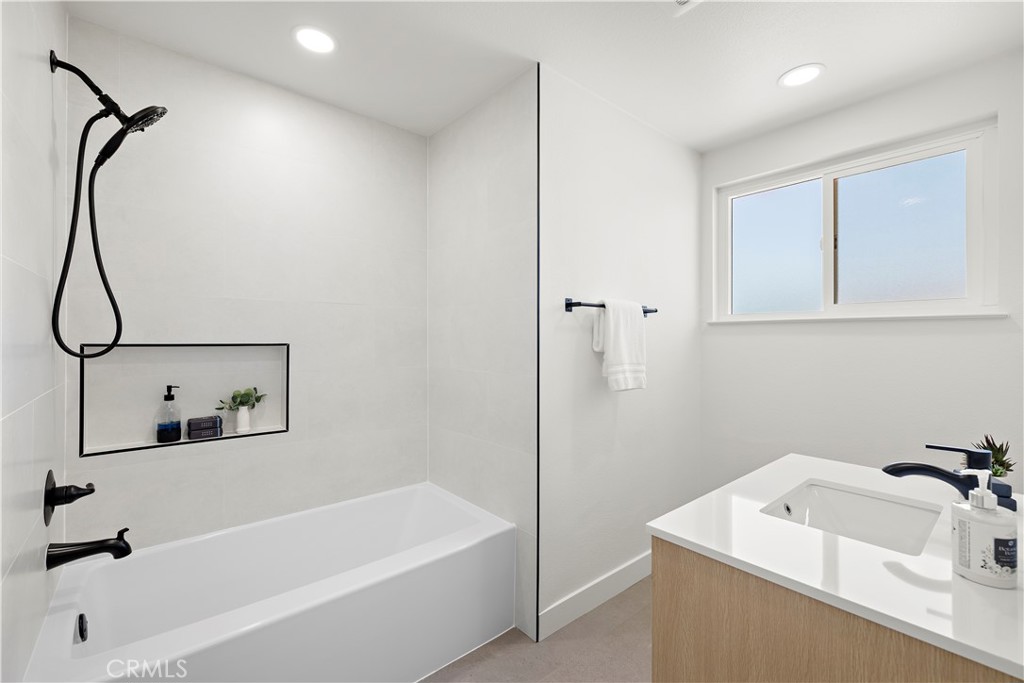 MLS #OC25181402 image #29