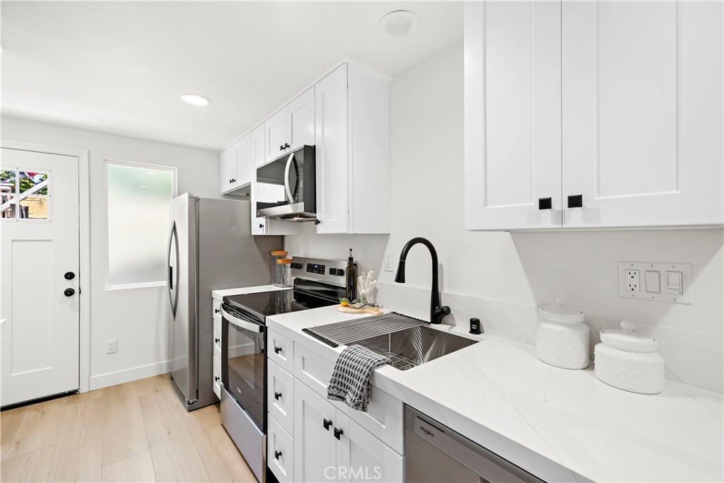 MLS #OC25181402 image #42