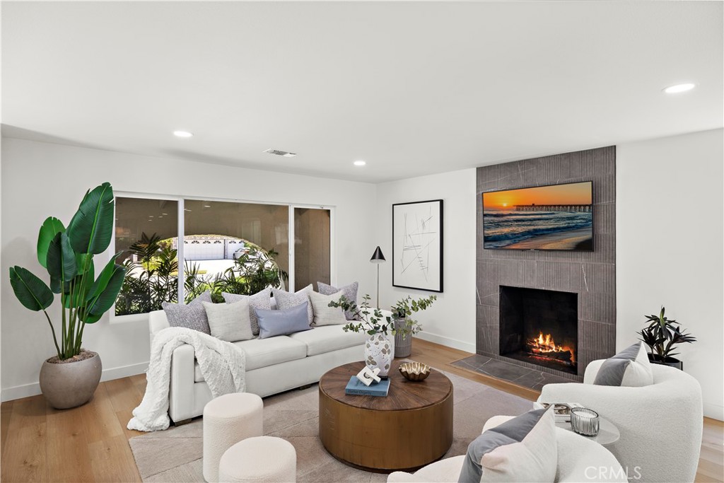 MLS #OC25181402 image #7