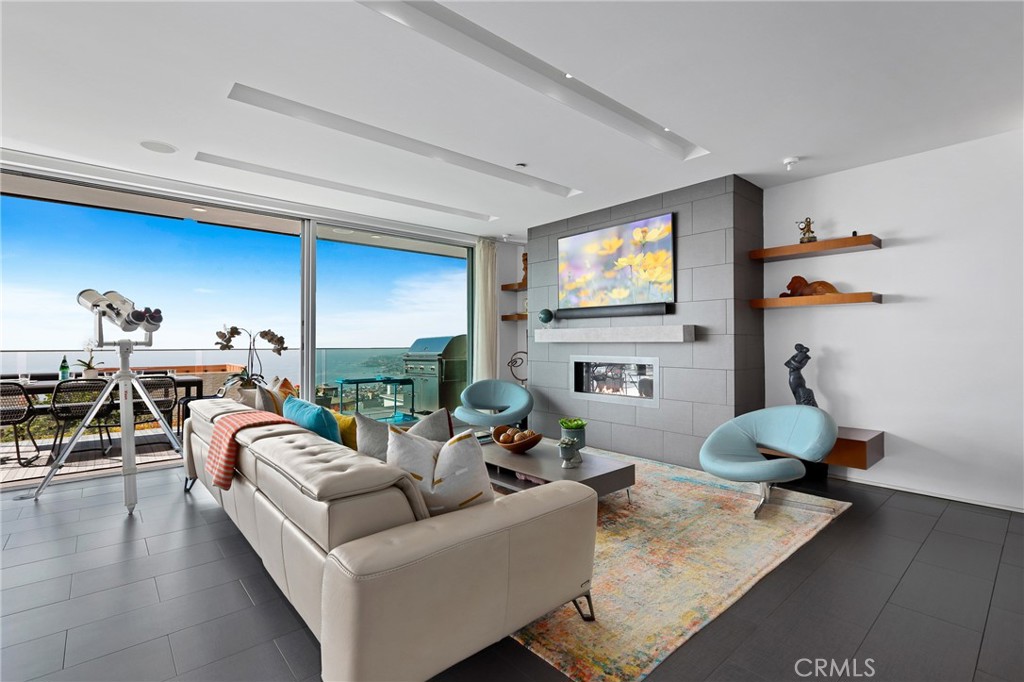 MLS #OC25181425 image #3