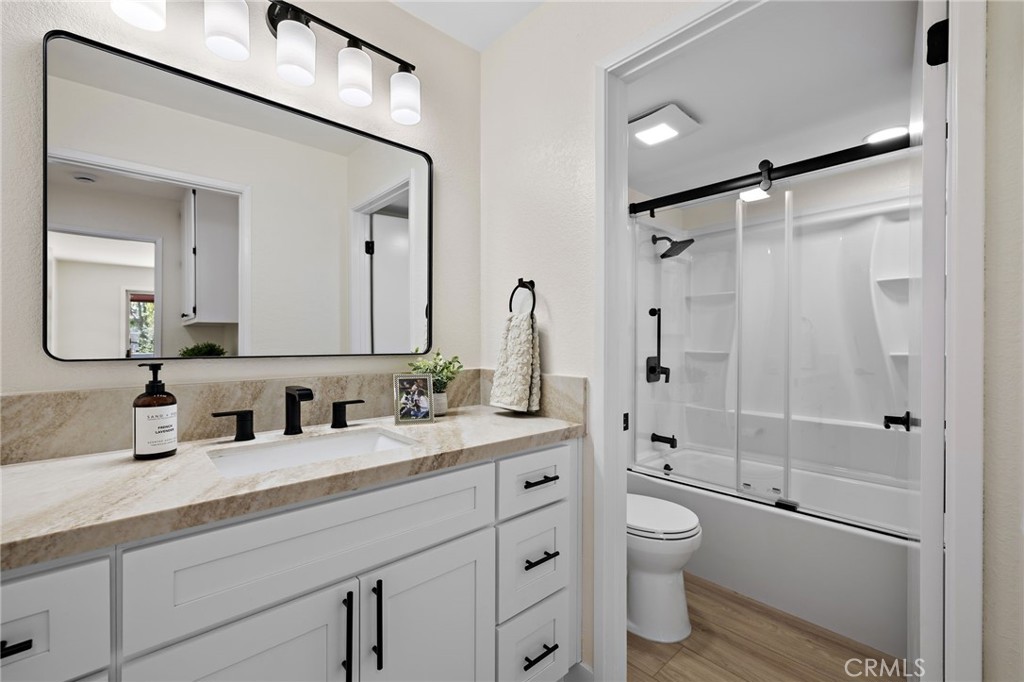 MLS #OC25181643 image #11