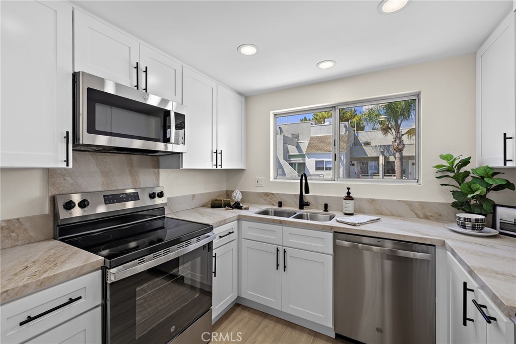 MLS #OC25181643 image #9