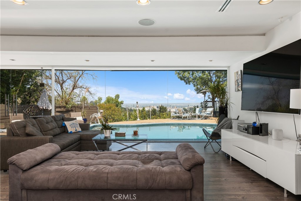 MLS #OC25181693 image #2