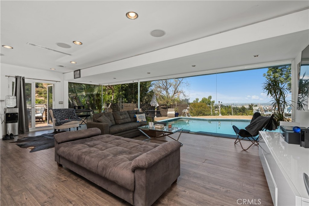 MLS #OC25181693 image #6