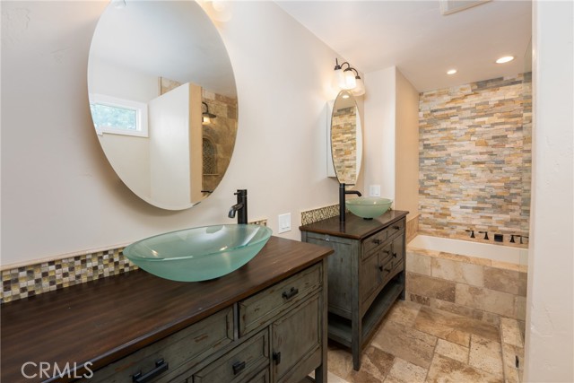 MLS #OC25181731 image #7