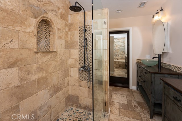 MLS #OC25181731 image #9