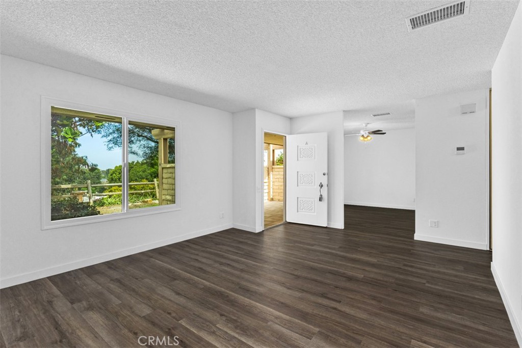 MLS #OC25181847 image #11