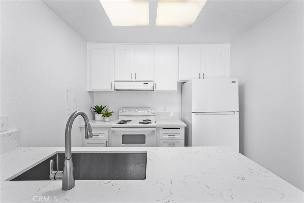 MLS #OC25181847 image #17