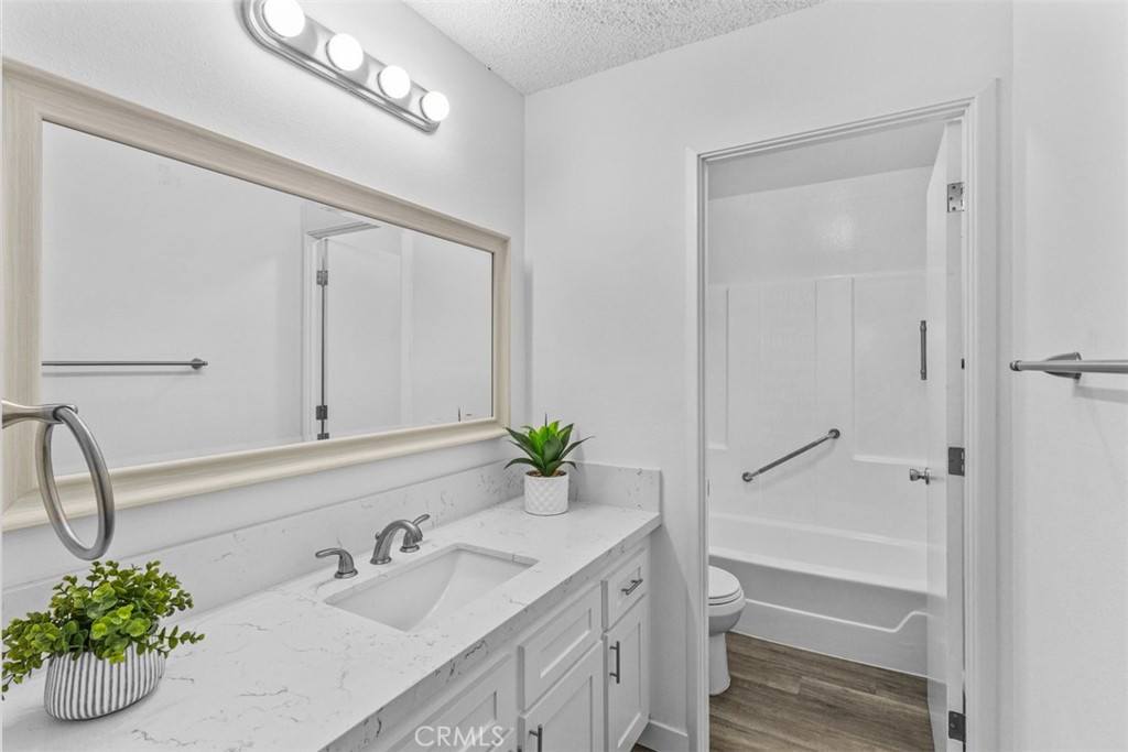 MLS #OC25181847 image #24