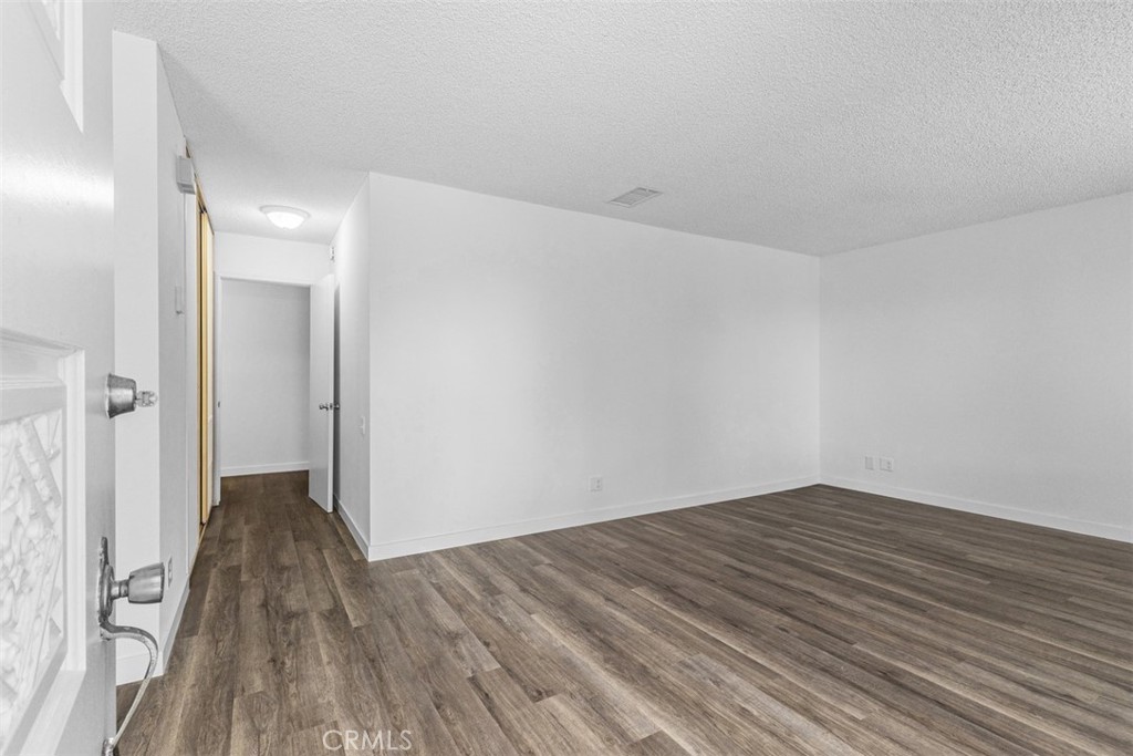 MLS #OC25181847 image #9