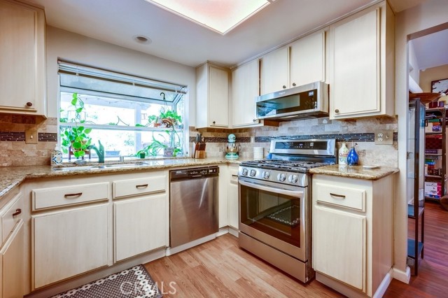 MLS #OC25181871 image #9