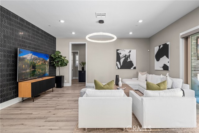 MLS #OC25181874 image #17