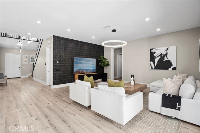 MLS #OC25181874 image #31