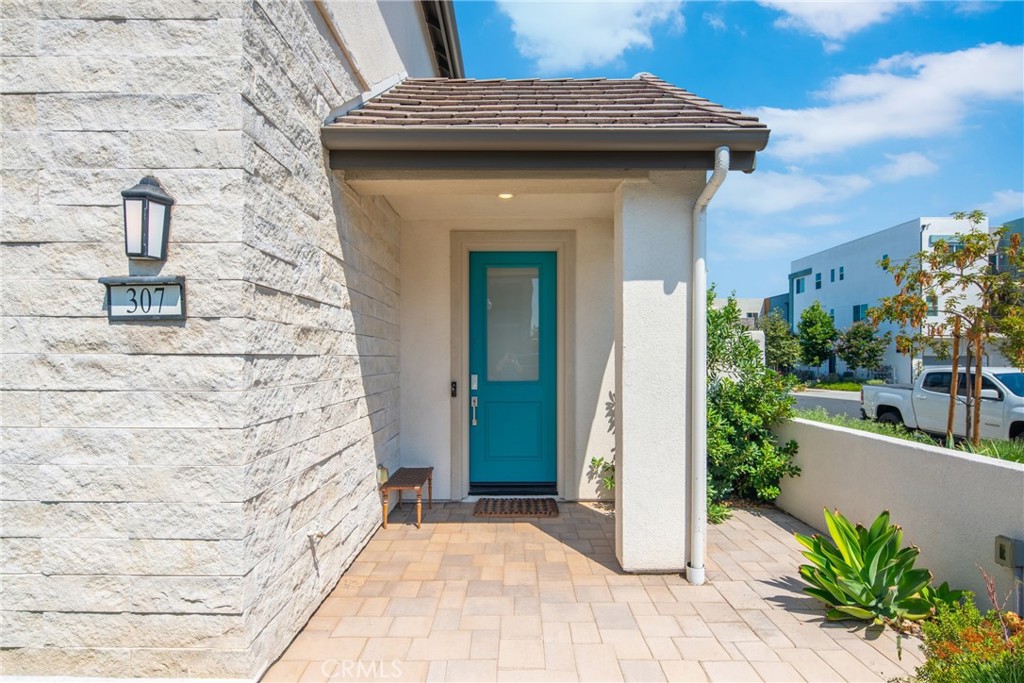 MLS #OC25181901 image #1