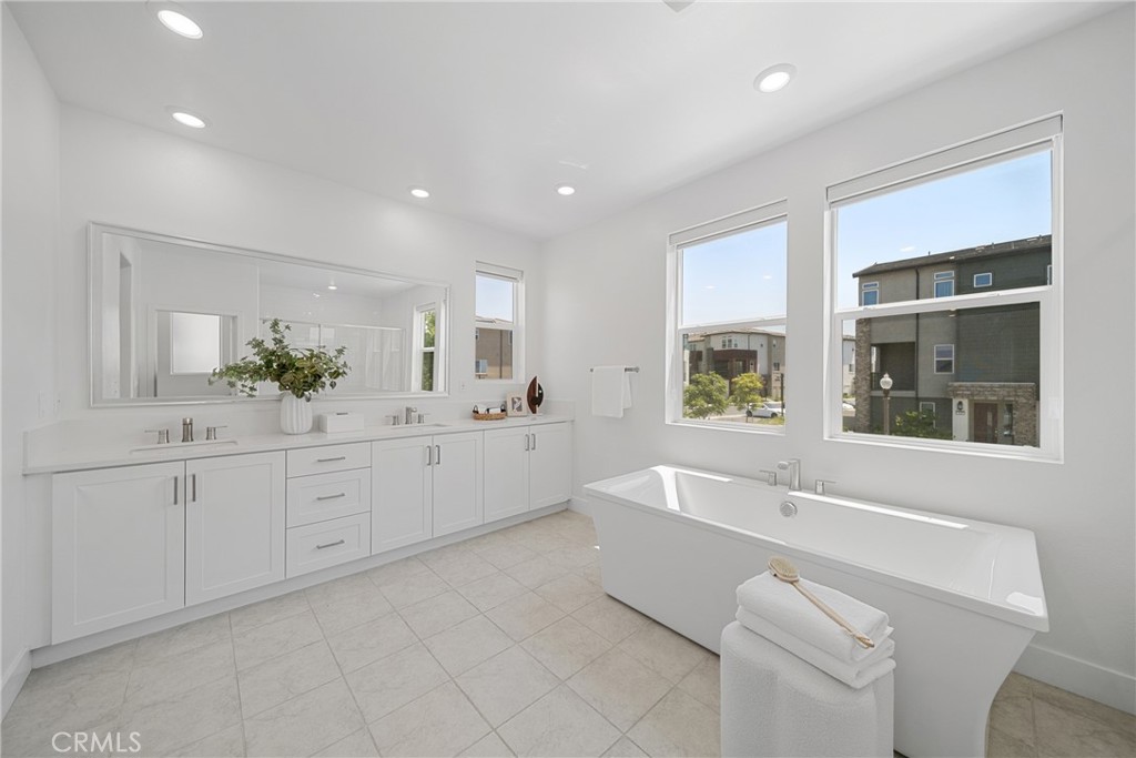 MLS #OC25181901 image #18