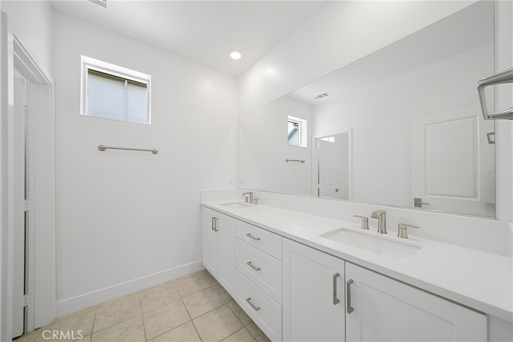 MLS #OC25181901 image #23