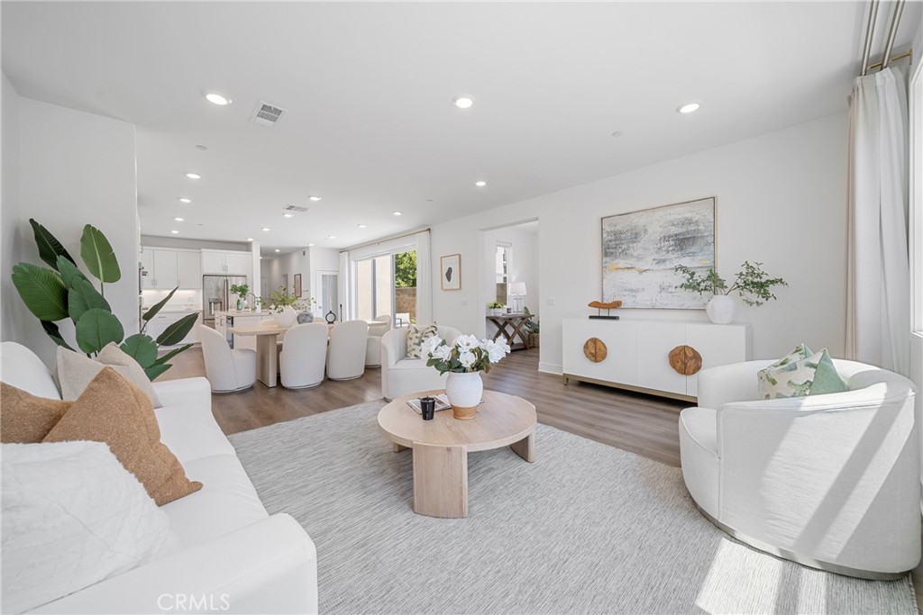 MLS #OC25181901 image #3