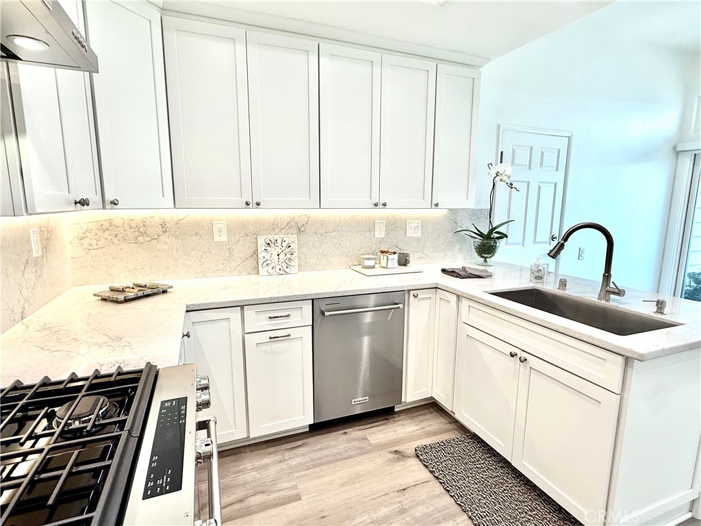 MLS #OC25181911 image #3