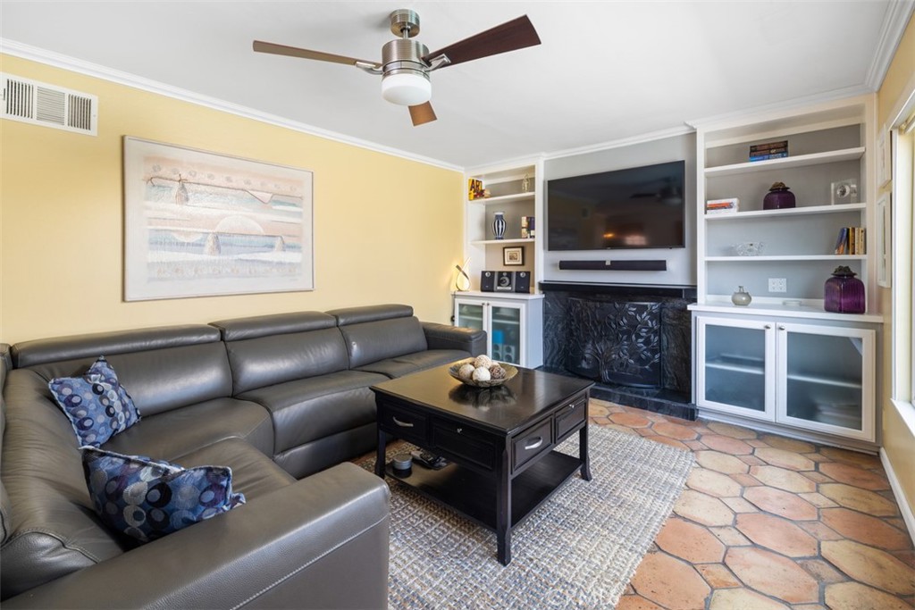 MLS #OC25181974 image #17