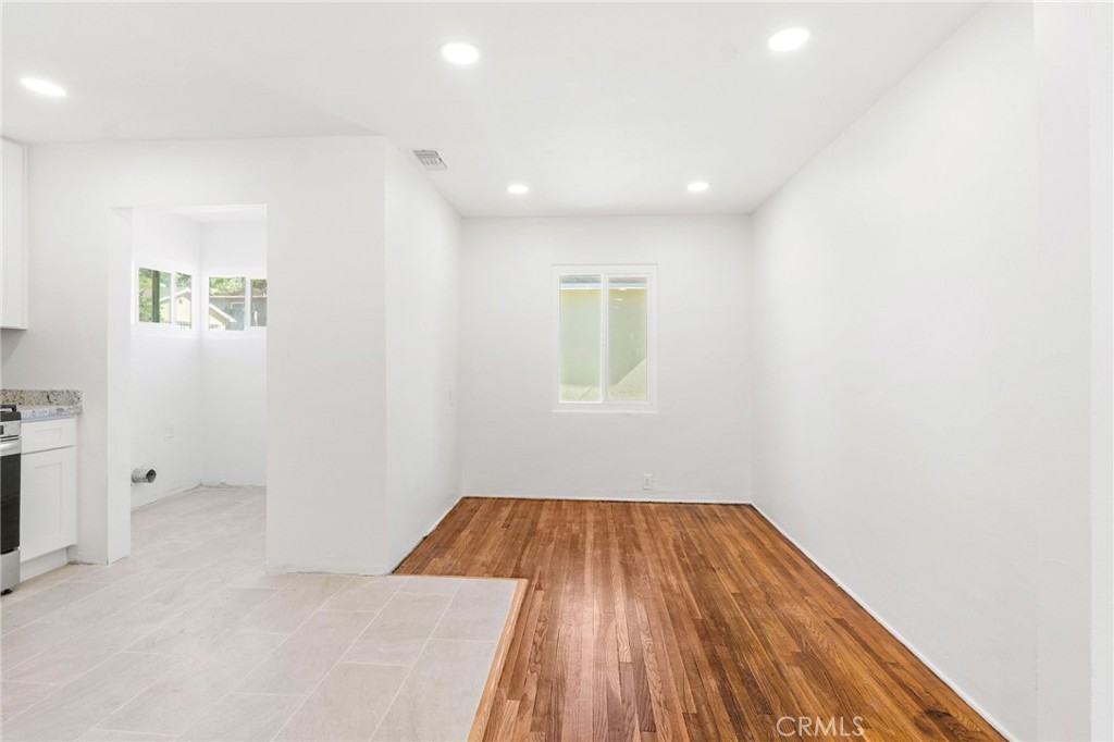 MLS #OC25182001 image #10